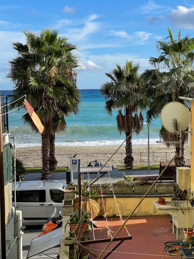 Casa A-Mare Lägenhet Varazze Exteriör bild